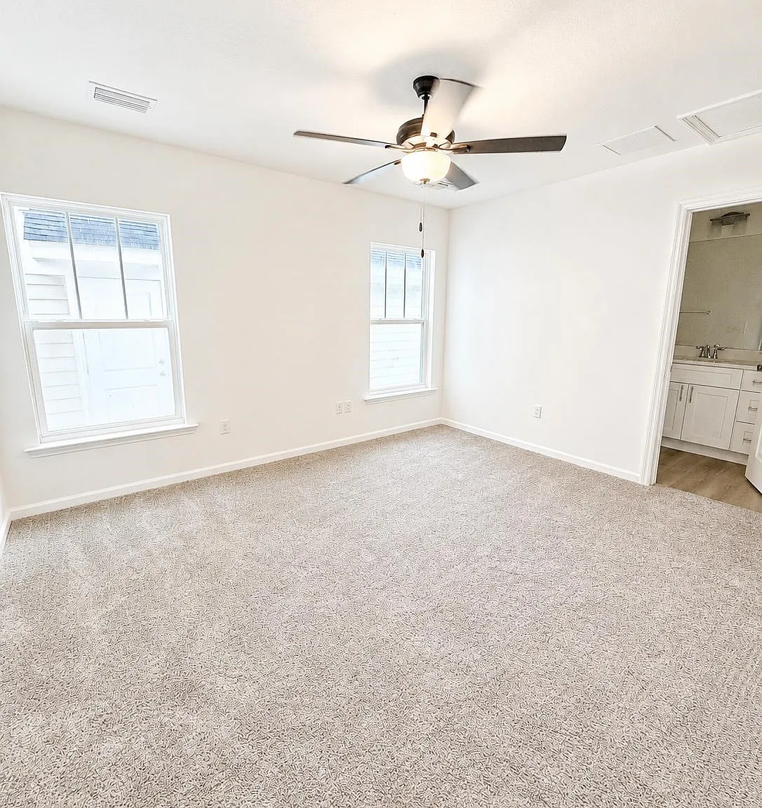 3 bed, 2.5 bath, 1319 sqft, $2,400 — Photo 3