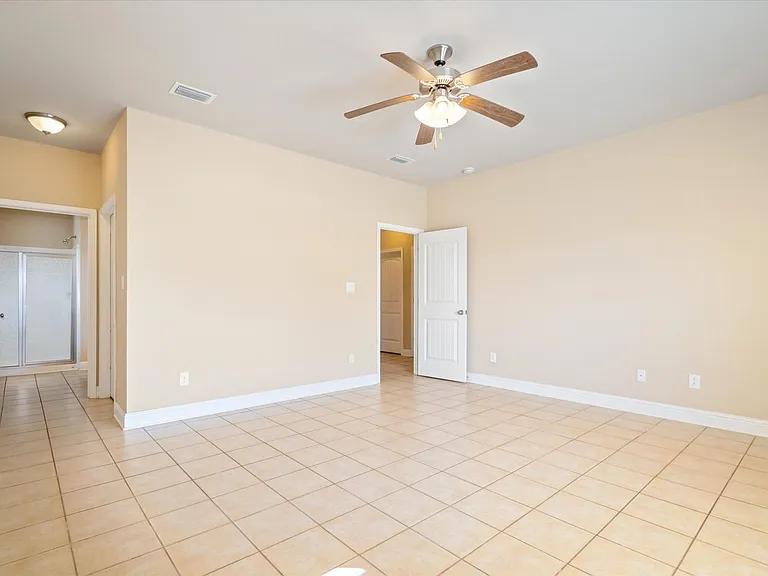 23946 Devonfield Ln — Photo 8