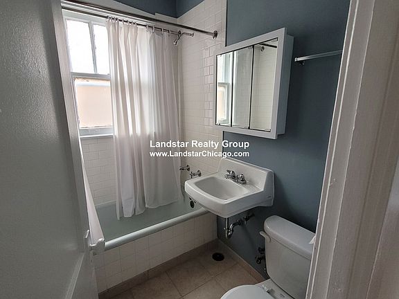 3rd image of 2619 W Gunnison St #E3