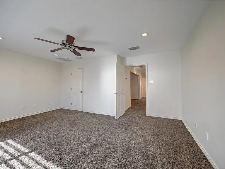 1343 Bayview Dr — Photo 24