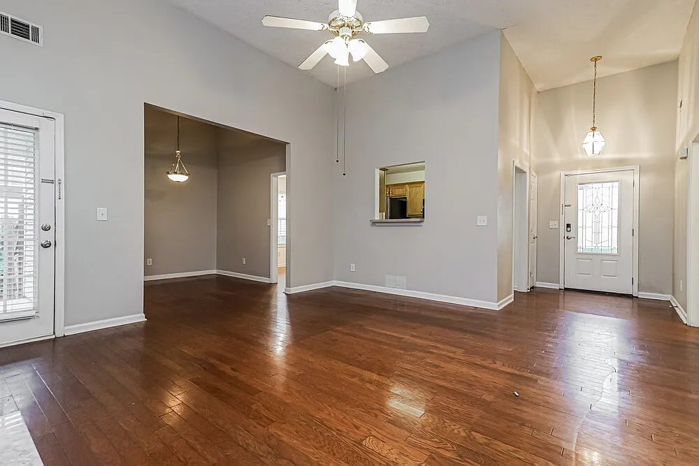 3 bed, 2.0 bath, 1457 sqft, $1,795 — Photo 3