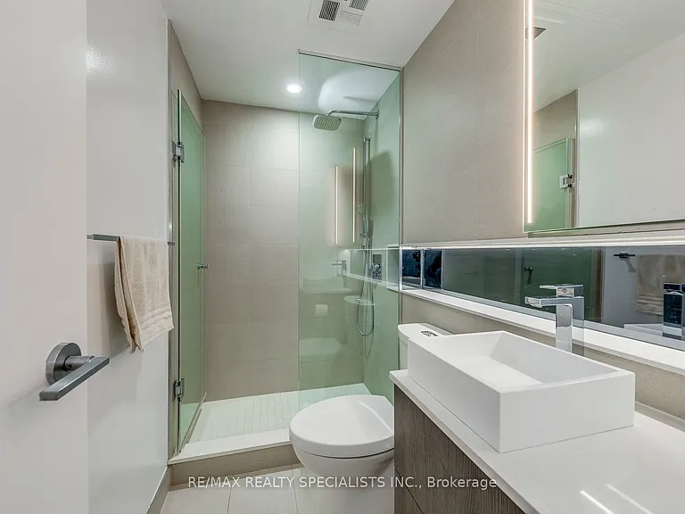 215 Queen St W #1405 — Photo 23