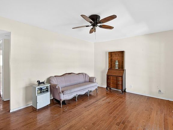 3rd image of 8780 Elm Ave