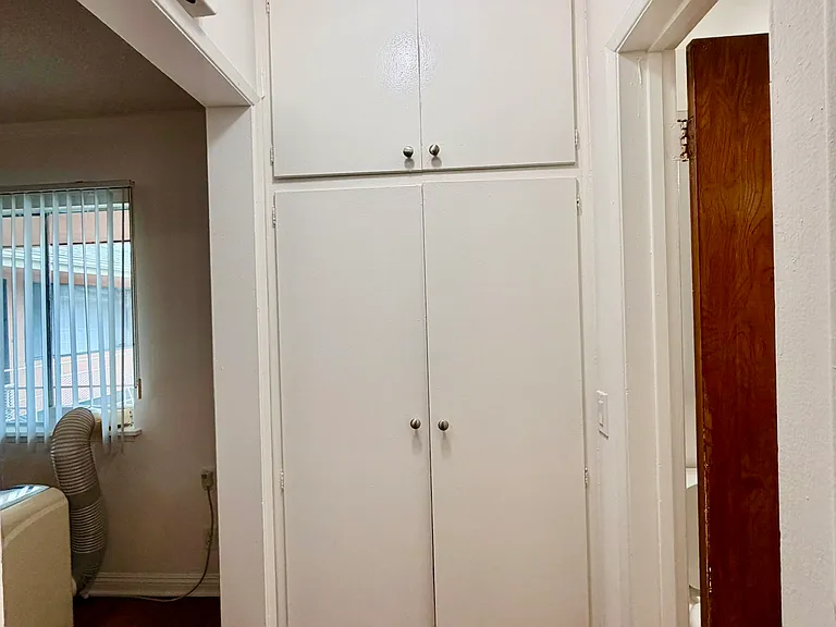956 Wilcox Avenue — Photo 34