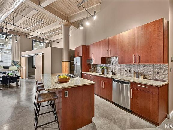 5th image of 901 Washington Ave Unit 205