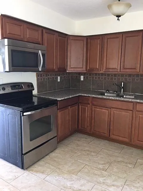 2 bed, 800 sqft, $1,950 — Photo 3
