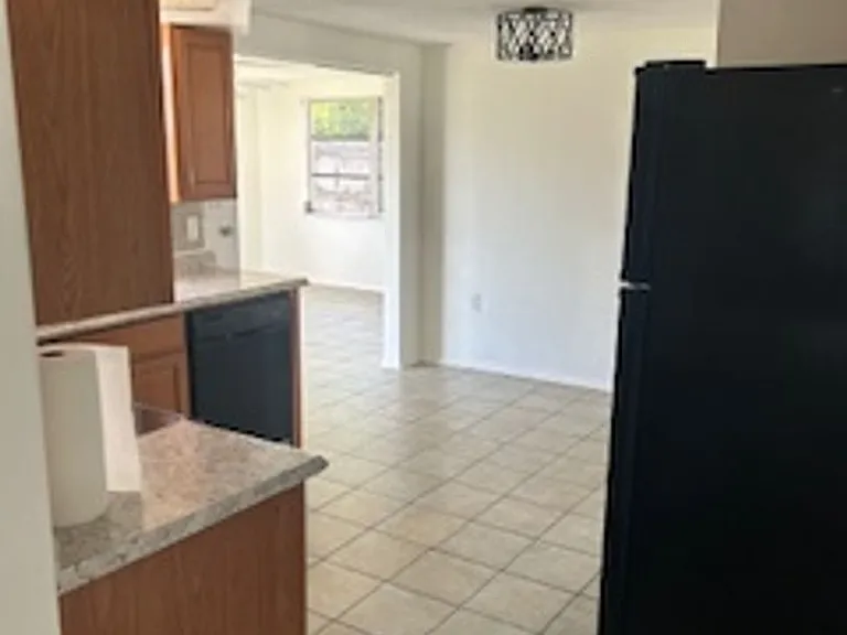 9820 Rainbow Ln — Photo 4