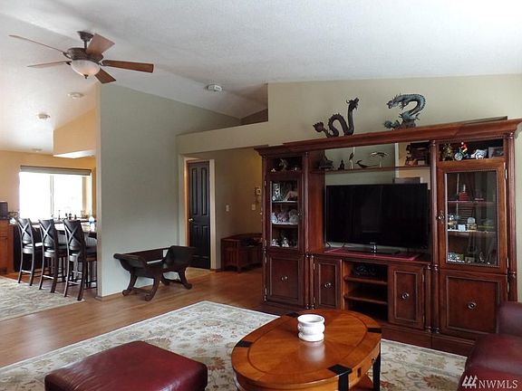 3rd image of 3436 Woodside Ct NE