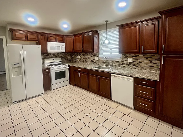 541 Admiral St #3 — Photo 1