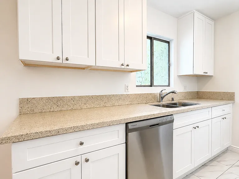 1044 N Curson Ave #8 — Photo 6