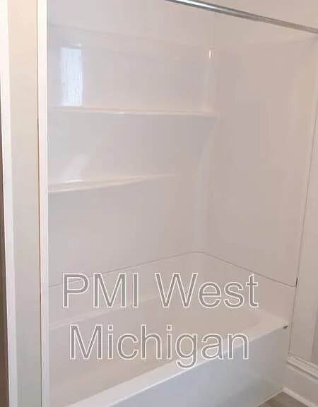 946 Pine Ave NW #1 — Photo 8