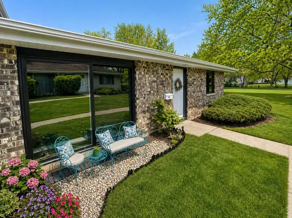 1305 Wakeby Ln, Schaumburg, IL 60193