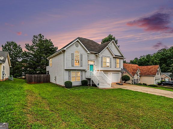3rd image of 3404 Medina Dr