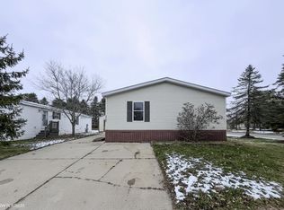 33181 Waterfall Ct, New Haven, MI