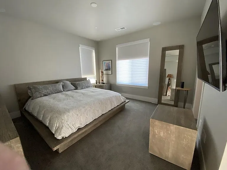 King-sized RH bed, 60" Sony TV. In-ceiling Klipsch speakers. Hunter-Douglas powered blackout blinds.
