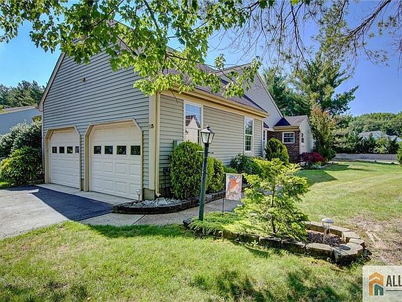 5th image of 23 Bedfordshire Dr
