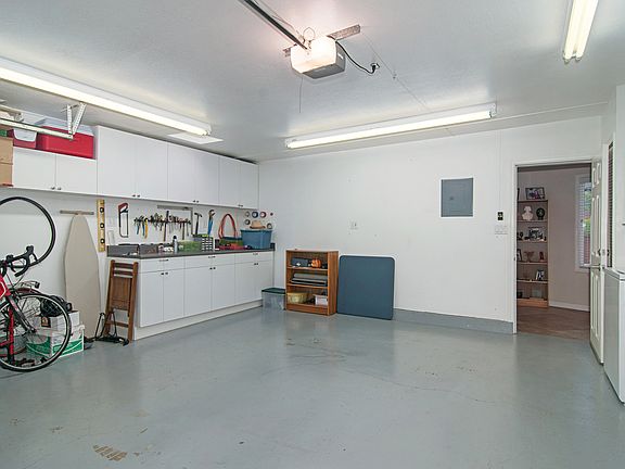 3rd image of 5035 Baxter St