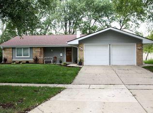 1470 Rosedale Ln, Hoffman Estates, IL 60169