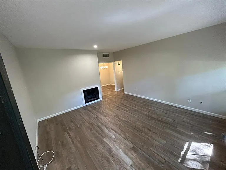 2100 Tanglewilde St #515 — Photo 12