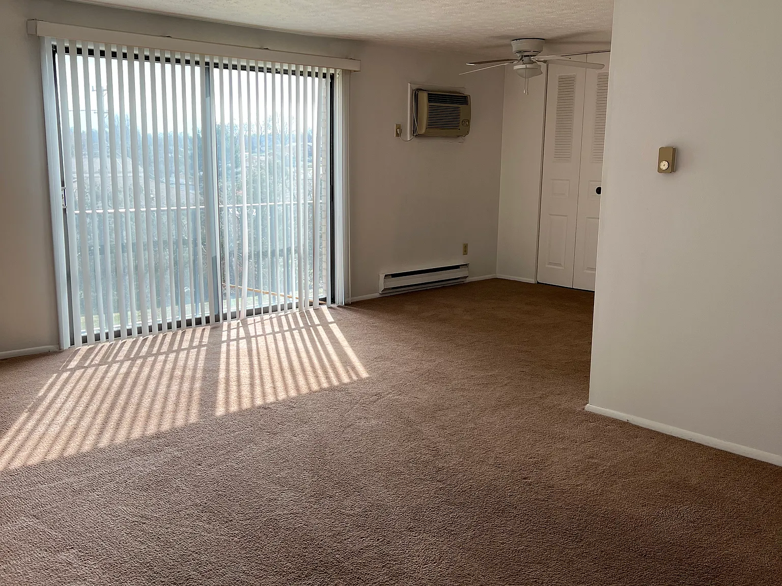 2 bed, 1.5 bath, 785 sqft, $1,020 — Photo 2
