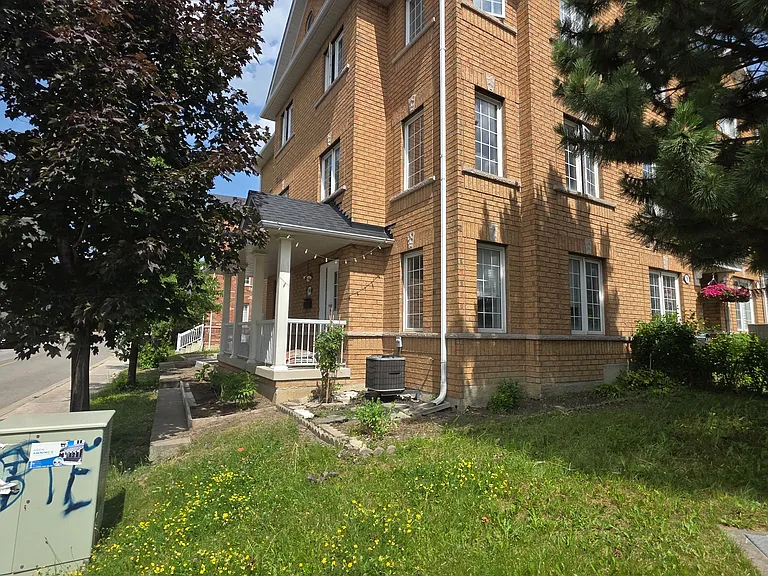 98 Birdstone Cres — Photo 14