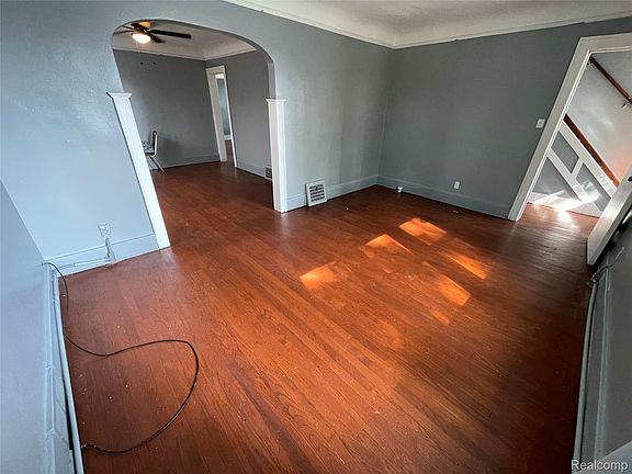 4th image of 15893 Indiana St
