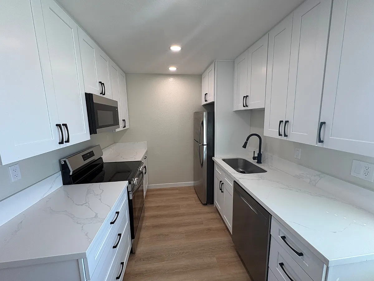 Unit Photo - 328 S Weitzel St