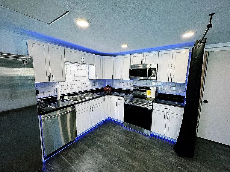 1321 Wade Dr — Photo 7