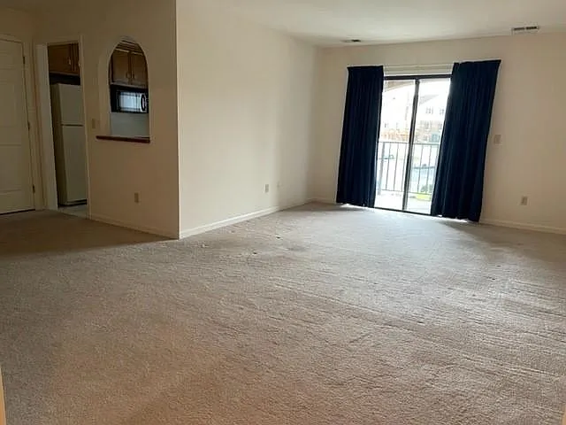 867 Cold Spring Rd — Photo 3