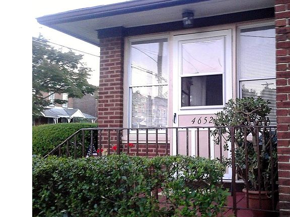 2nd image of 4652 Oakland St