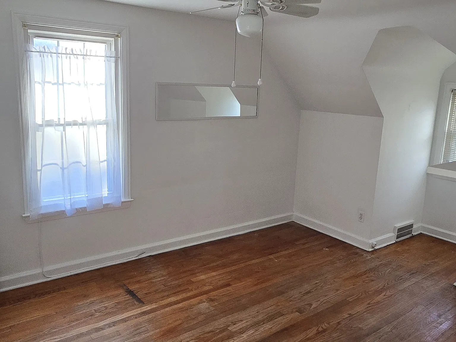 3 bed, 2.5 bath, 1623 sqft, $2,300 — Photo 3