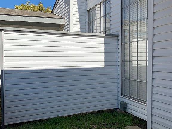5th image of 744 Arrowhead Cir