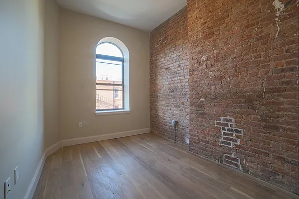 Rented by Evergreen Apartments BK | media 80