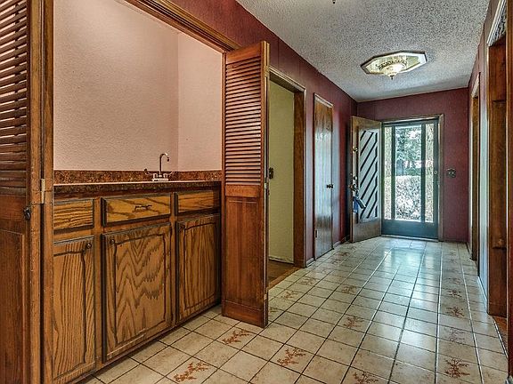 5th image of 7608 NW 12th St