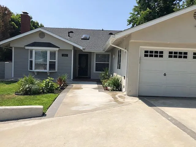3 bed, 2488 sqft, $7,950 — Photo 2