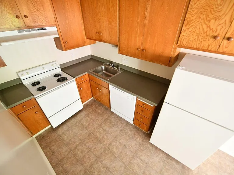 2537 Regent St — Photo 6