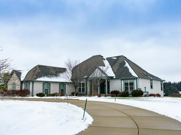 5432 W Burning Bush Ln, Mequon, WI 53092