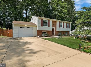 9724 Waterline Dr, Burke, VA 22015