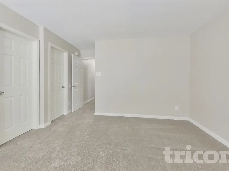 4525 Connaught East Dr — Photo 7