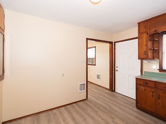 5th image of 2711 Avondale Ave
