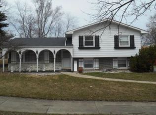 8750 W Taos Dr, Palos Hills, IL