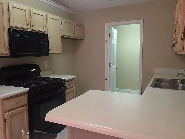 28535 Canterbury Rd — Photo 7