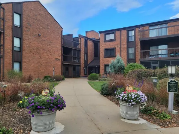6100 West Stonehedge DRIVE #320, Greenfield, WI 53220