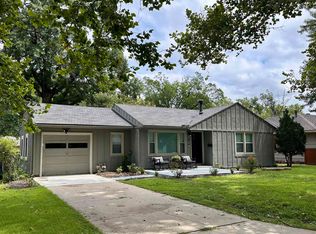 1414 SW Indian Trl, Topeka, KS 66604