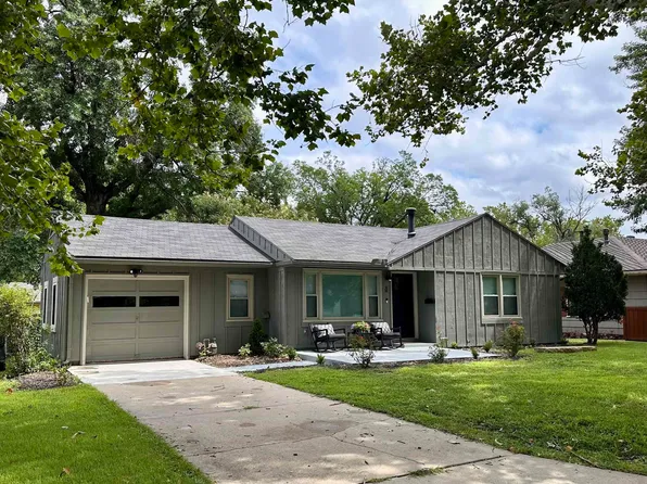 1414 SW Indian Trl, Topeka, KS 66604
