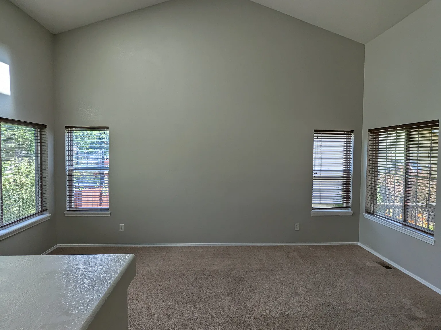 3 bed, 2.5 bath, 2200 sqft, $2,650 — Photo 4