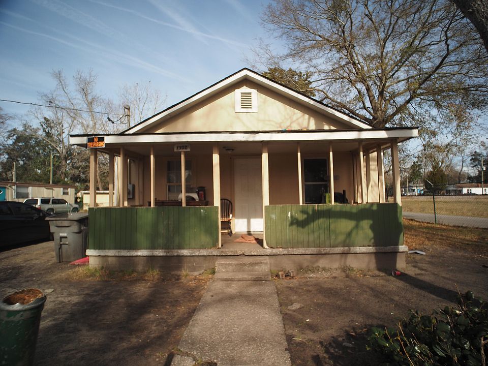 2nd image of 1902 Clifton St