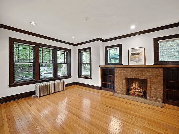 5th image of 1026 Dewey Ave