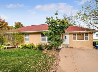 520 Water St, Center Point, IA 52213