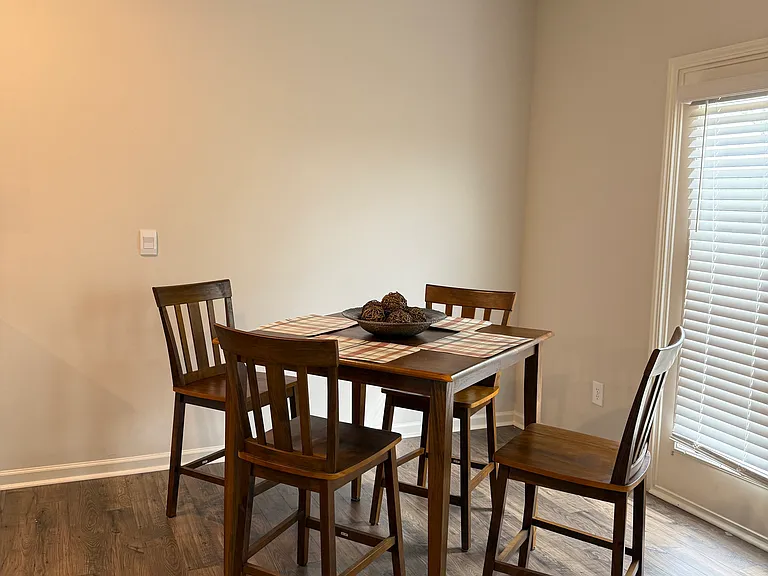 261 Berkeley Trce — Photo 10
